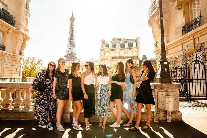 Professional Eiffel Tower Photo Tour with VOGUE Photographer — photo 11