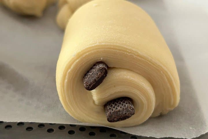 Croissants and pains au chocolat with a pastry chef in Paris — photo 3
