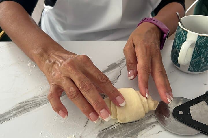 Croissants and pains au chocolat with a pastry chef in Paris — photo 5