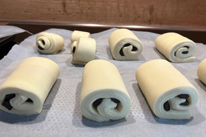 Croissants and pains au chocolat with a pastry chef in Paris — photo 8