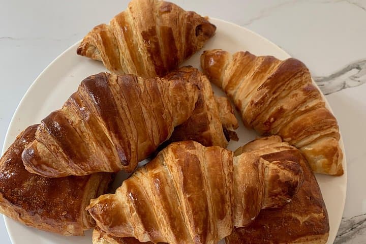 Croissants and pains au chocolat with a pastry chef in Paris — photo 1