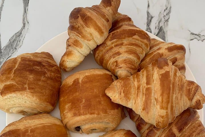 Croissants and pains au chocolat with a pastry chef in Paris — photo 12
