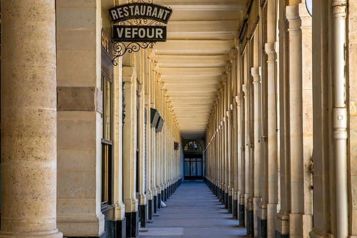 Private Tour with Guide to Midnight in Paris Movie Locations — photo 1
