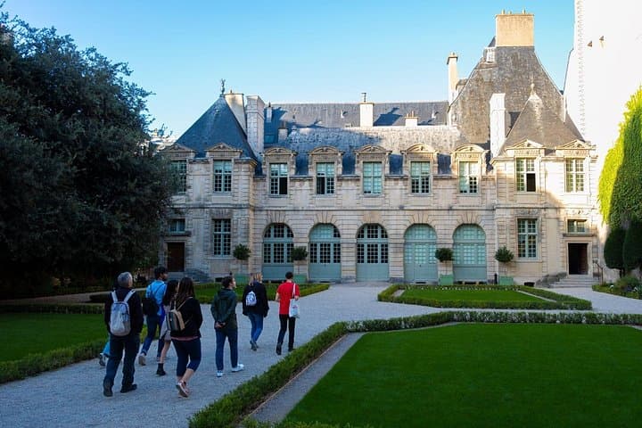 Le Marais Walking Tour: Hidden Stories, History & Local Life — photo 2