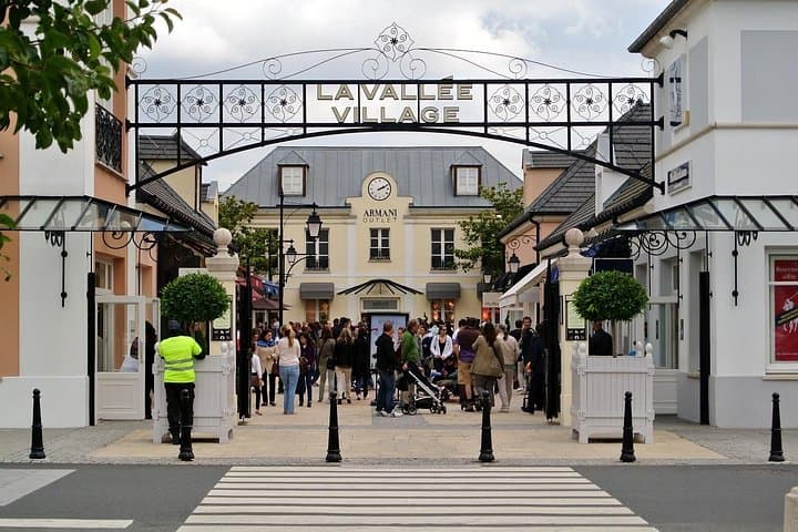 Private Shopping Tour from Paris hotels to La Vallee Village — photo 2
