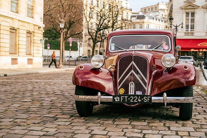 Guided tour of Paris in Citroën Traction Avant or DS 21 — photo 1