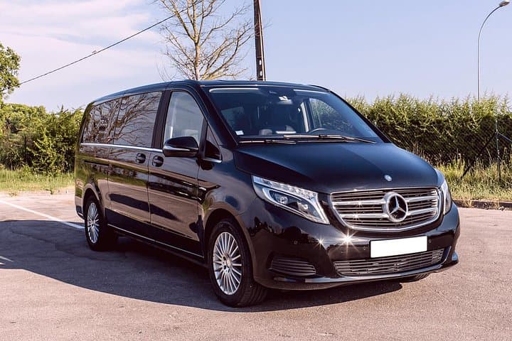 Paris to Reims one way or round-trip transfer in Sedan Car or Van — photo 1
