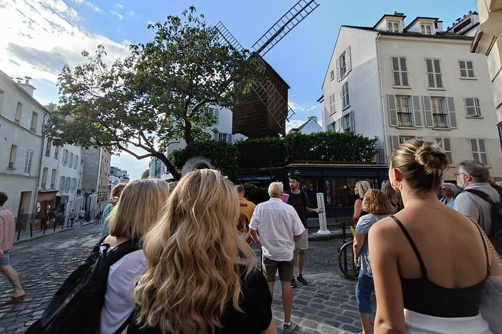 Montmartre Quarter Private Guided Tour in Paris — photo 1