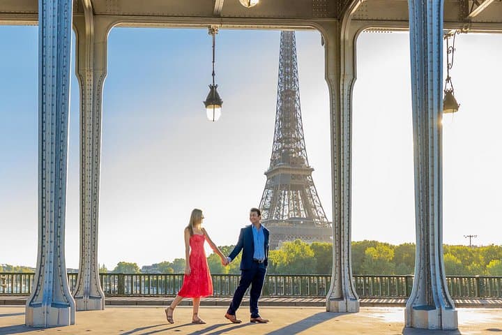 Private Guided Professional Photoshoot by the Eiffel Tower — photo 4