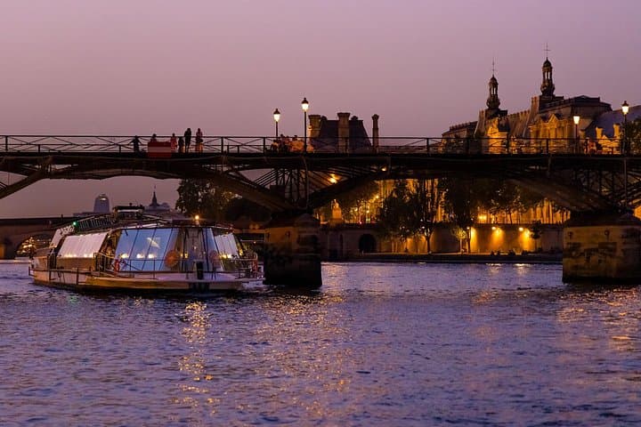 Seine River Christmas Cruise Lunch or Dinner by Bateaux Parisiens — photo 6
