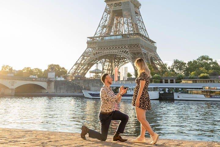 Private Guided Professional Photoshoot by the Eiffel Tower — photo 16