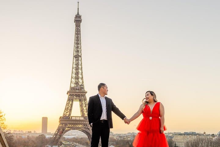 Private Guided Professional Photoshoot by the Eiffel Tower — photo 10