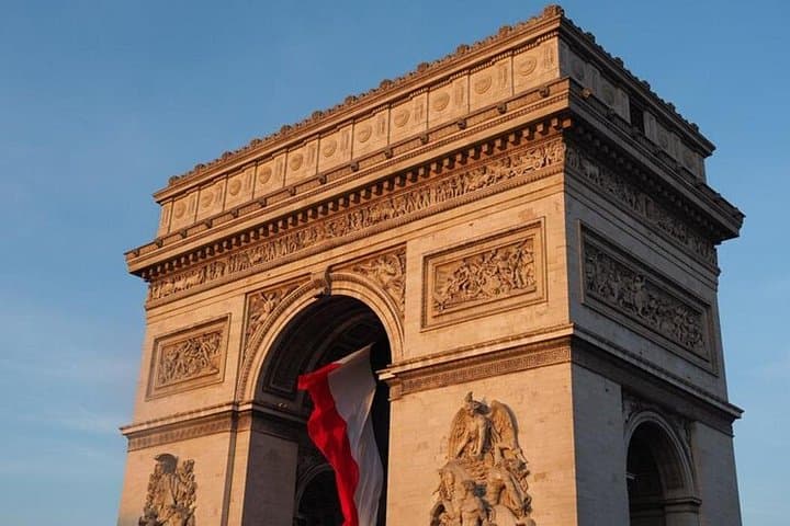 Arc de Triomphe and Champs Élysées Walking Tour — photo 10