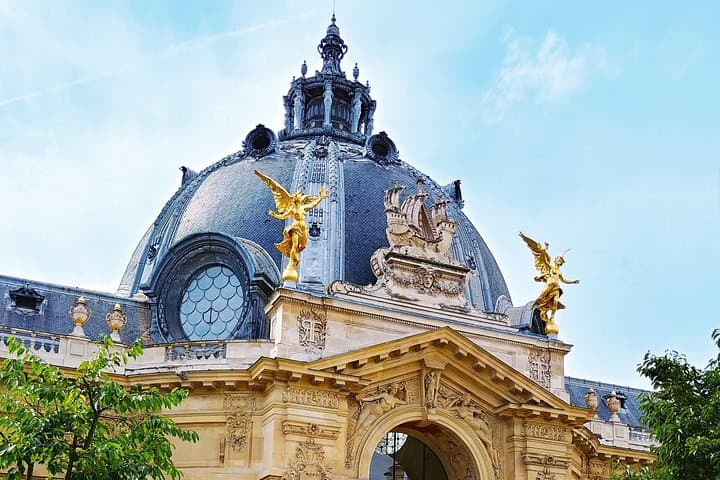 Arc de Triomphe and Champs Élysées Walking Tour — photo 9