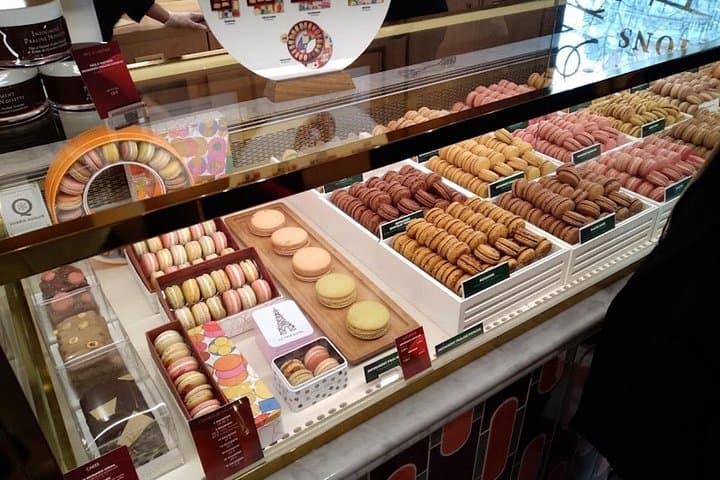 Sweet walking food tour in Paris with local guide — photo 12