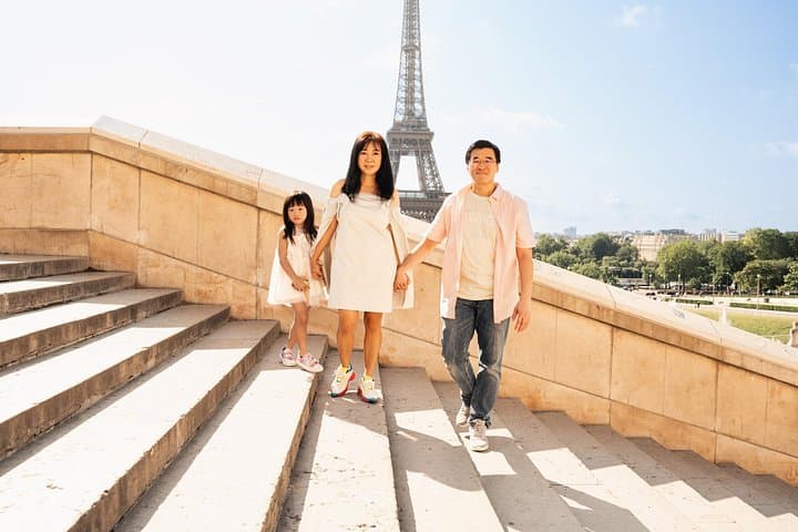 Professional Eiffel Tower Photo Tour with VOGUE Photographer — photo 20