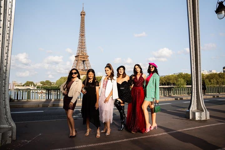Professional Eiffel Tower Photo Tour with VOGUE Photographer — photo 8