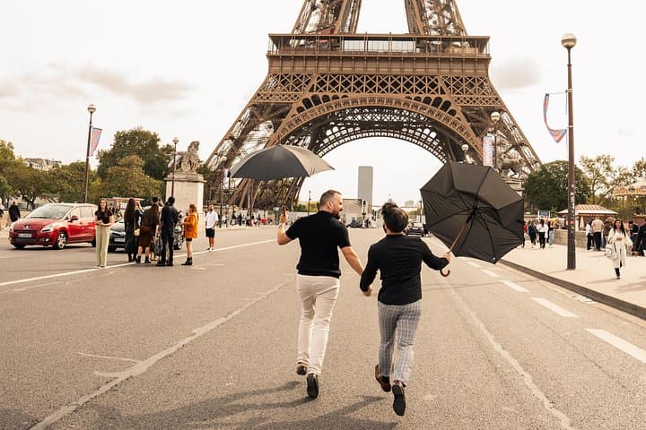 Professional Eiffel Tower Photo Tour with VOGUE Photographer — photo 6