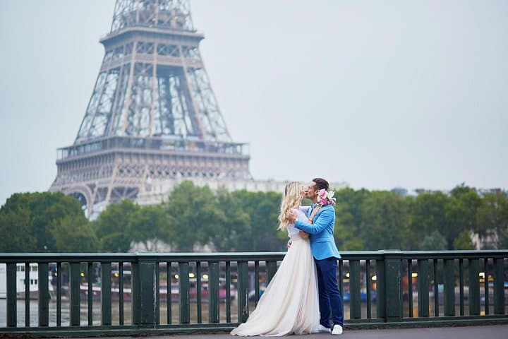 Paris: Eiffel Tower Photo Shoot — photo 14