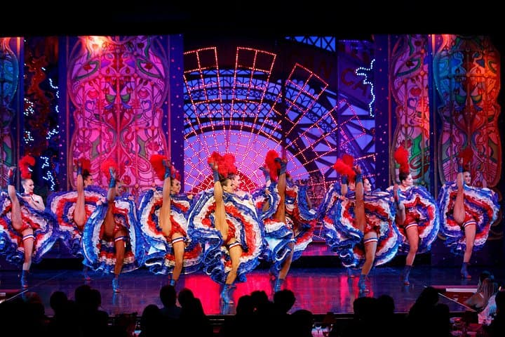 Seine Dinner Cruise, Eiffel Tower Access and Moulin Rouge Show — photo 11