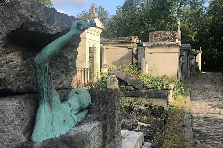 2.5 Hour Walking Tour of Père Lachaise Cemetery from Paris — photo 3