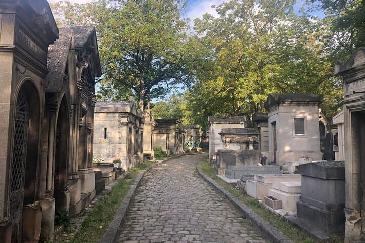 2.5 Hour Walking Tour of Père Lachaise Cemetery from Paris — photo 1