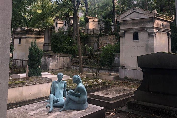 2.5 Hour Walking Tour of Père Lachaise Cemetery from Paris — photo 4