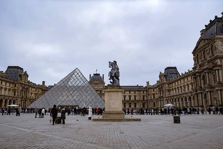 Paris Louvre Museum Private Guided Tour with Pre-Reserved Tickets — photo 6