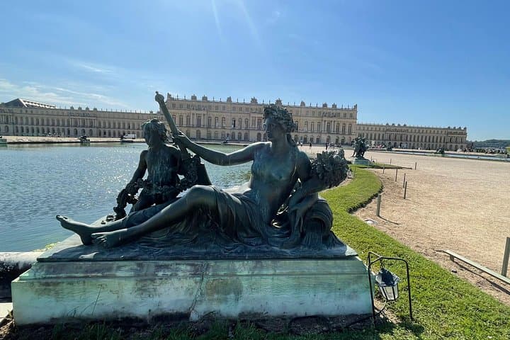 PARIS Excursion ==>CHATEAUX VERSAILLES and VAUX LE VICOMTE in Van — photo 1