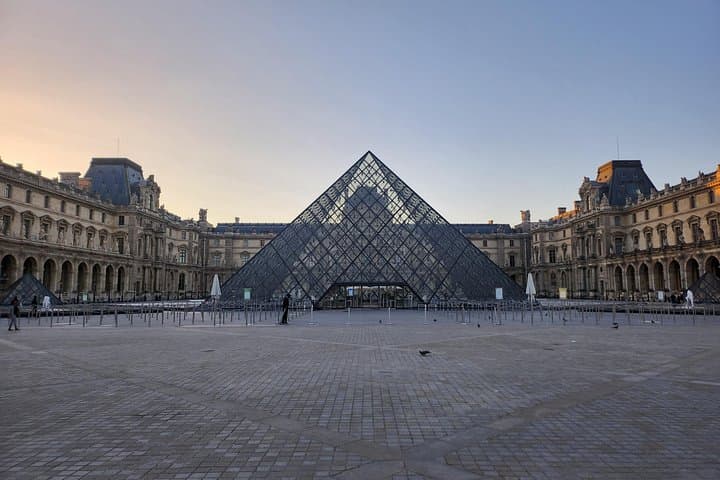 Sunrise Walking Tour: Paris Before the Crowds — photo 3