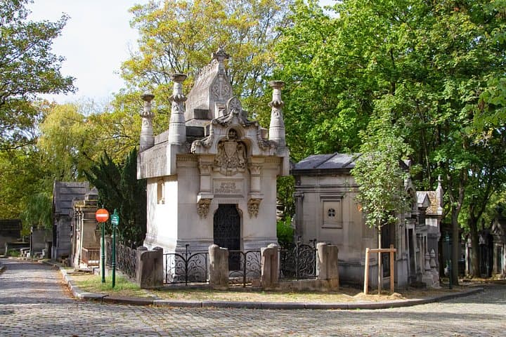 Private Père Lachaise Cemetery Walking Tour — photo 9