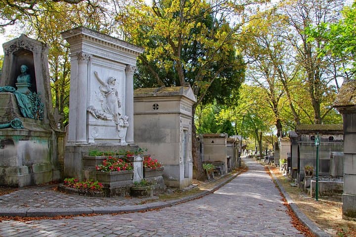 Private Père Lachaise Cemetery Walking Tour — photo 10