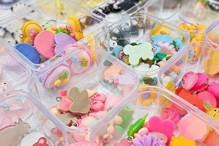 Manufacturing of Personalized Phone Clips or Bags in Paris — photo 7