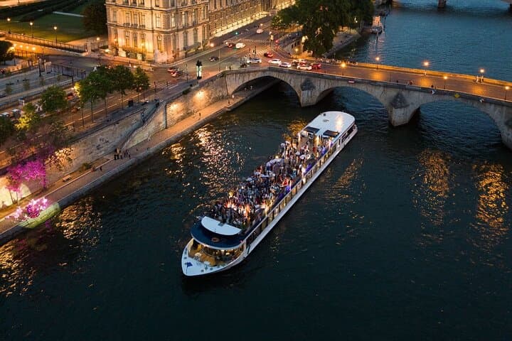Paris Gourmet Dinner Seine River Cruise with Singer and DJ Set — photo 4