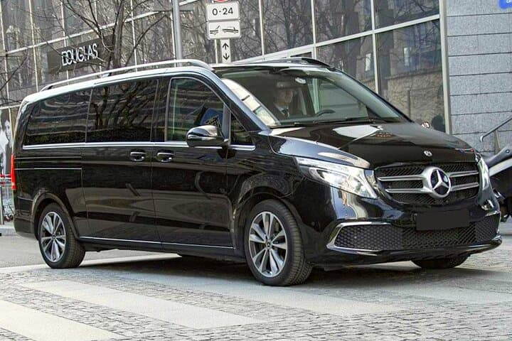 Arrival Transfer from Paris Airport CDG to Paris in Private Van — photo 1