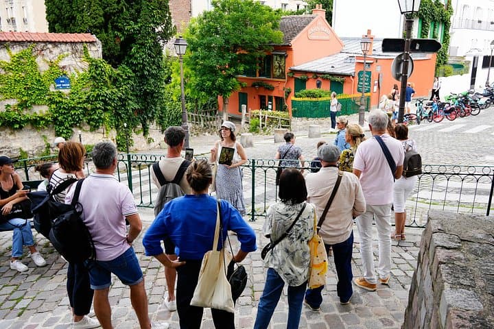 Guided tour of Montmartre in songs with a professional — photo 4
