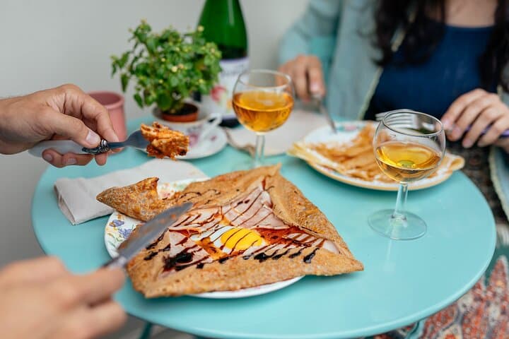 Montmartre Private Food Walking Tour With Locals: The 10 Tastings — photo 3