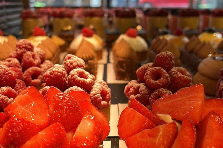 Paris Baking Insider Experience near Eiffel Tower — photo 17
