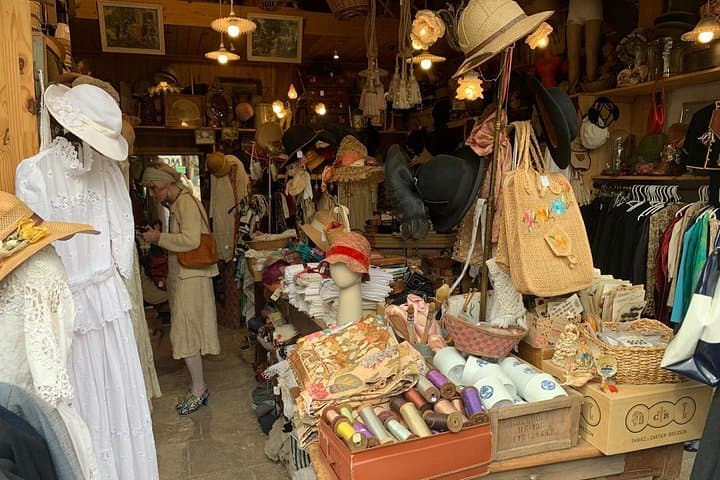 Paris: Saint Ouen Flea Market Guided Tour with Local Guide — photo 8