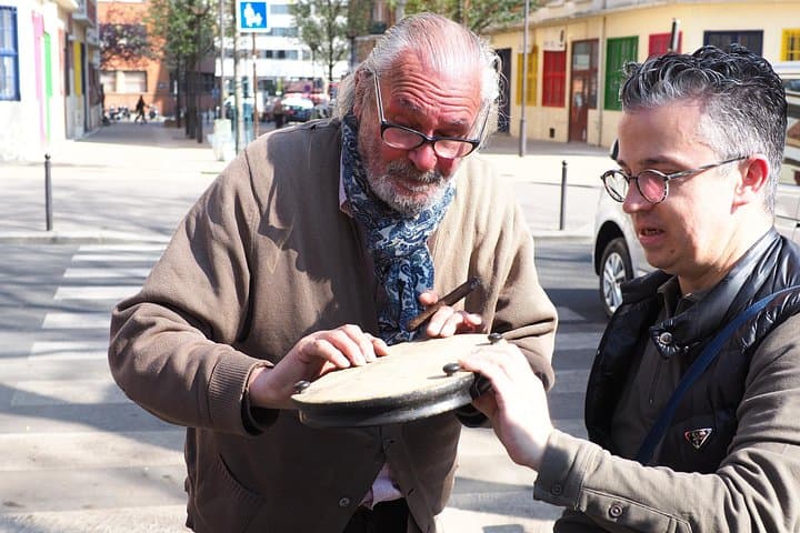 Paris: Saint Ouen Flea Market Guided Tour with Local Guide — photo 5