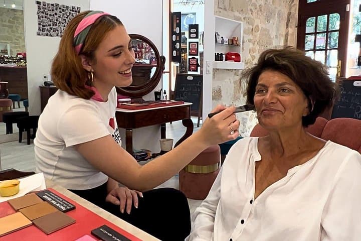 One-hour Private Makeup Class with a Pro Makeup Artist — photo 3