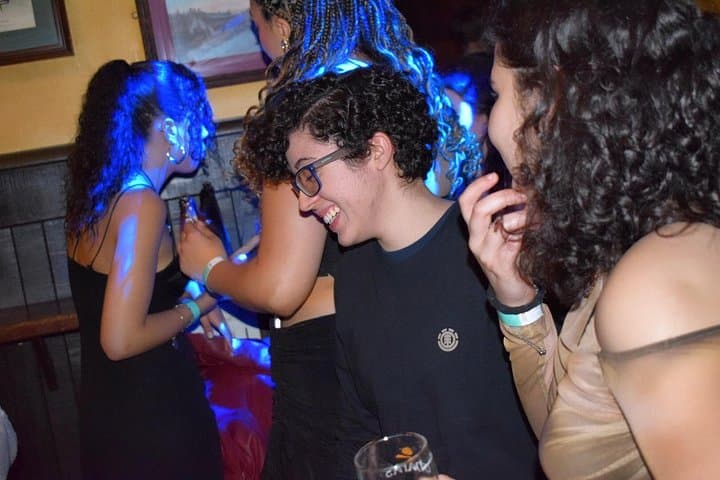 Paris: Social Pub Crawl – Come Alone, Leave With Friends — photo 10