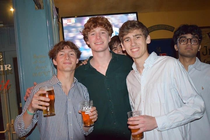 Paris: Social Pub Crawl – Come Alone, Leave With Friends — photo 17