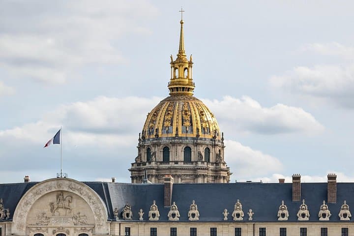 4-Hour Private Tour in Paris in a Vintage Car