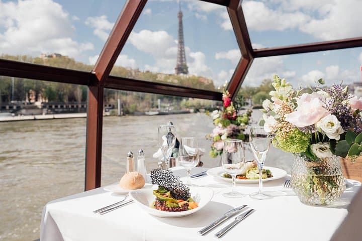Bateaux Mouches® Lunch Cruise on the Seine River in Paris — photo 7