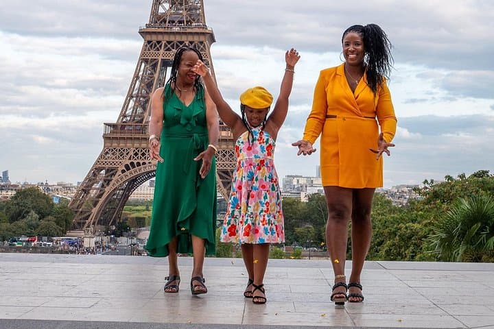Private Photoshoot with the Iconic Eiffel Tower in Paris — photo 5