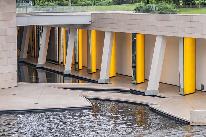 Louis Vuitton Foundation Exterior Walking Tour and Premium Entry — photo 6