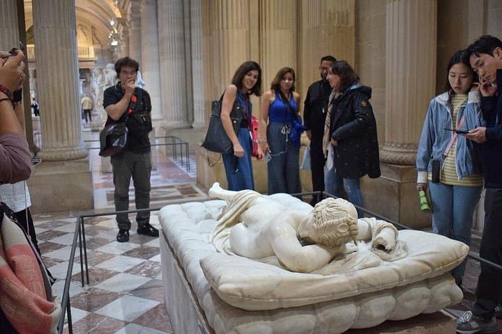 Louvre Museum Small Group Guided Tour with Pre-Booked Tickets — photo 7