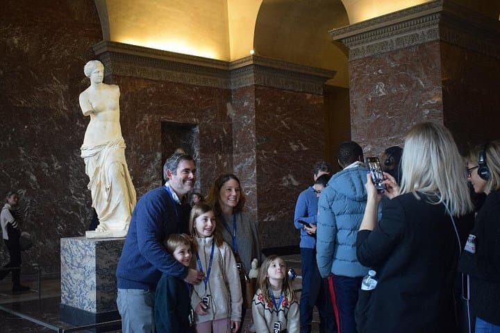 Louvre Museum Small Group Guided Tour with Pre-Booked Tickets — photo 2