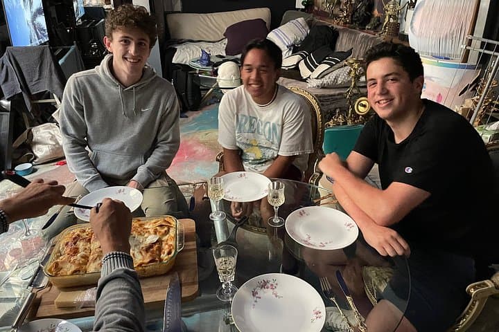 Dinner in a Bohemian Artist Apartment in Central Paris — photo 18